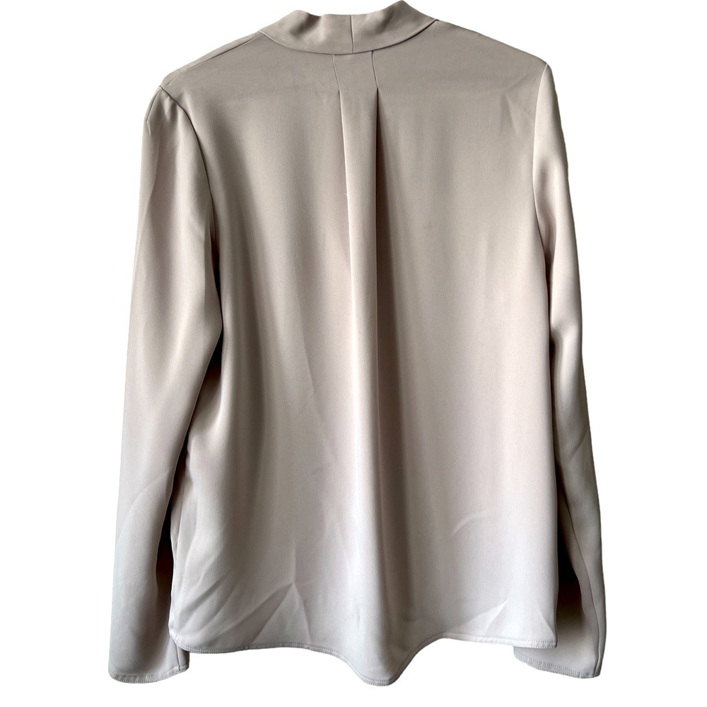 ARITZIA BABATON | Akira Blouse V Neck Button Up size small - Picture 3 of 9